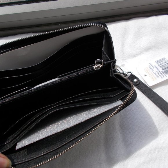 Michael Kors Hounds Tooth New Wristlet - Picture 5 of 6